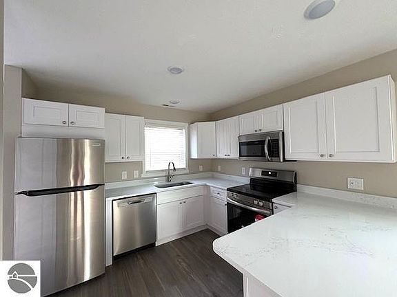 5th image of 3798 Woodgate Dr