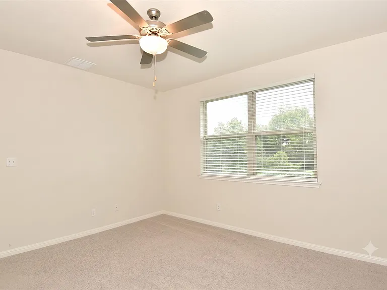 241 Serpens St — Photo 7