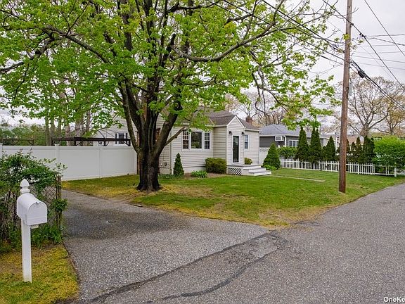 4th image of 39 Blossom Ave