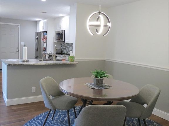 5th image of 165 Viking Ct