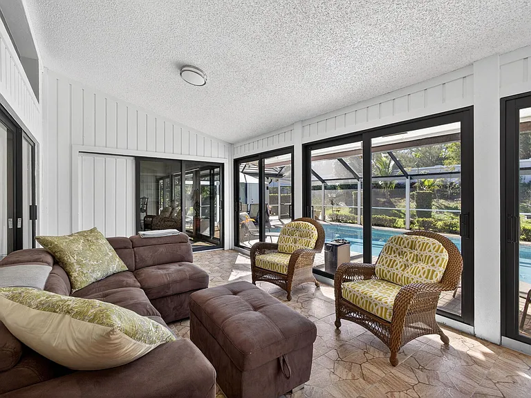 168 Thornton Dr — Photo 42