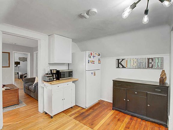 5th image of 1043 Edmund Ave