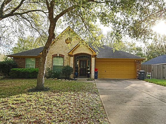 2nd image of 907 Riverside Dr