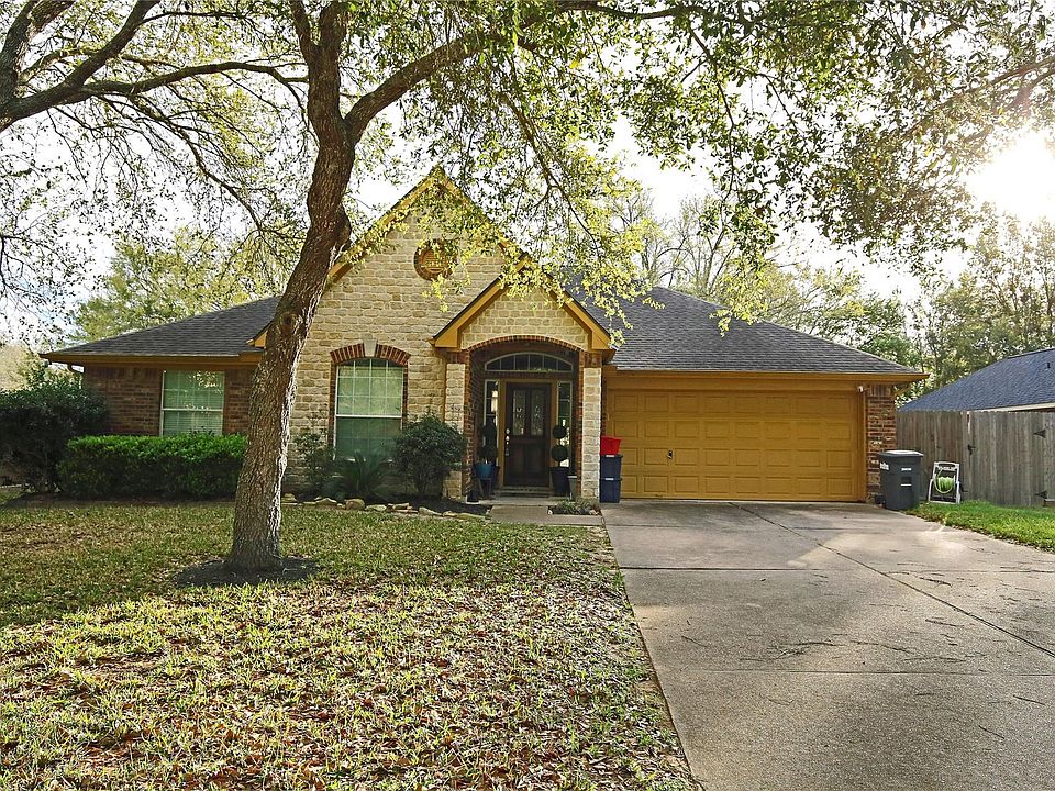 1st image of 907 Riverside Dr