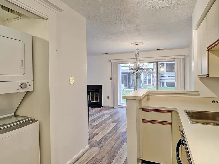 7598 E Lakeside Village Dr — Photo 6