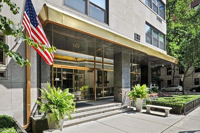 1st image of 1335 N Astor St APT 15B
