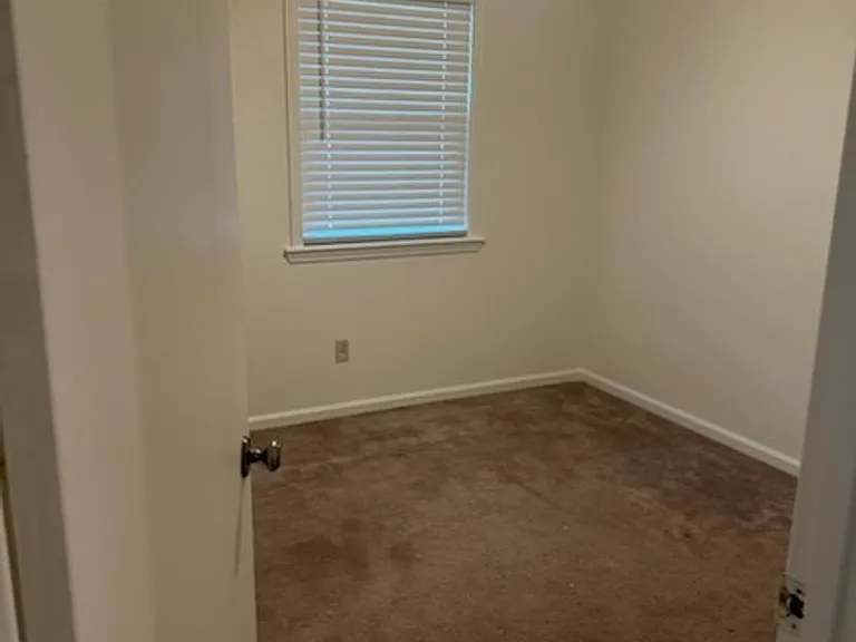 156 W Ozarka St — Photo 4