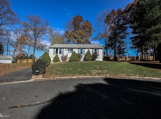 908 W Poplar Rd, Sterling, VA 20164