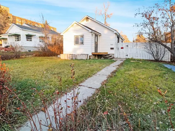 365 3rd AVENUE NE, Swift Current, SK S9H 2G8