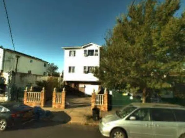 998 Crescent St, Brooklyn, NY 11208