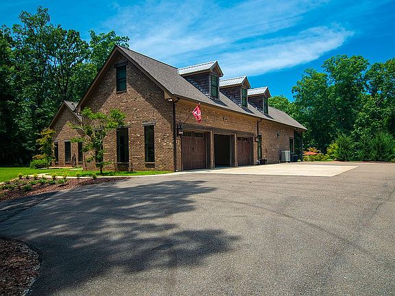 3rd image of 185 Steeplechase Dr