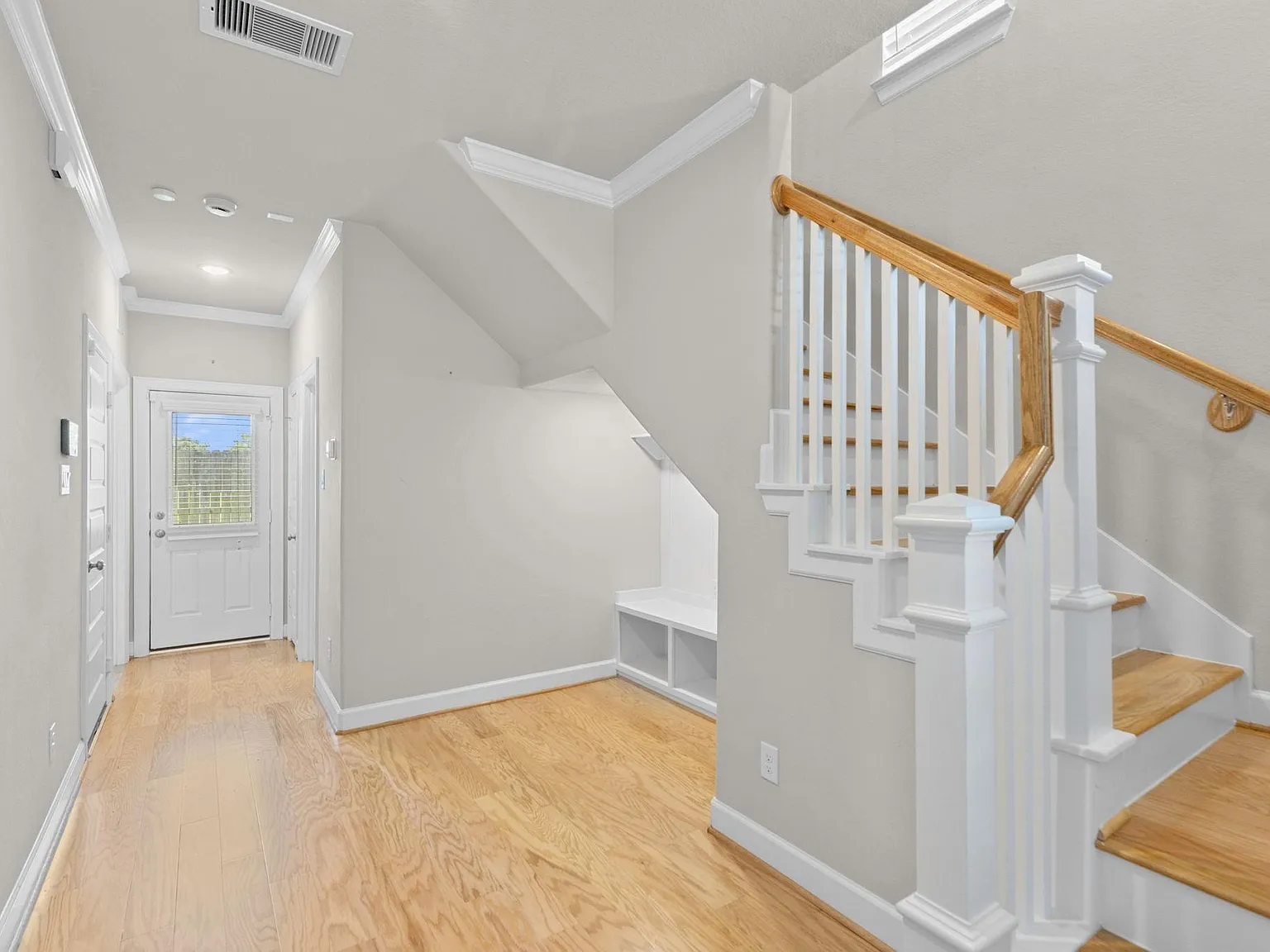 4 bed, 3.5 bath, 2262 sqft, $3,900 — Photo 4