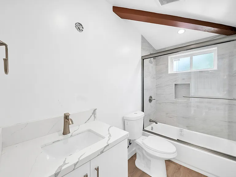 4059 1/2 S Hoover St #4059-1/2 — Photo 4