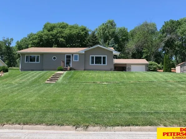 122 N 16th St, Tekamah, NE 68061