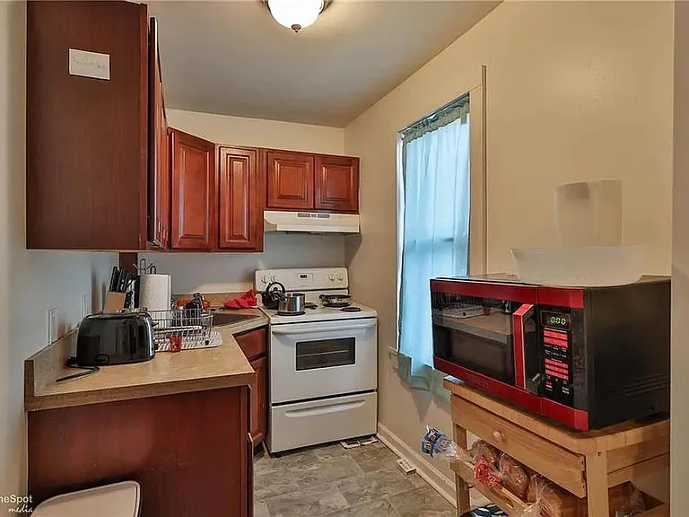 802 Bridge St #2 — Photo 2