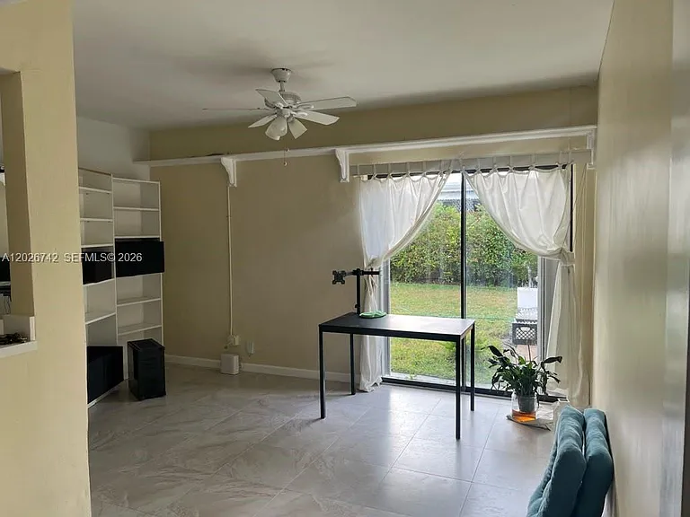 4460 NW 18th Ave — Photo 2
