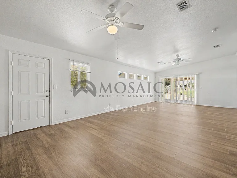 1625 S 74th St — Photo 11