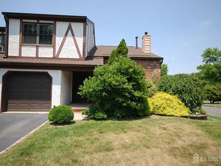 1 Wellington Ct — Photo 1