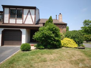 1 Wellington Ct, Sayreville, NJ 08872