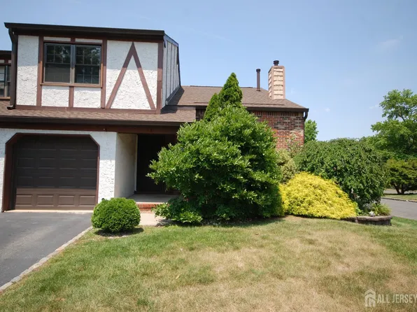 1 Wellington Ct, Sayreville, NJ 08872