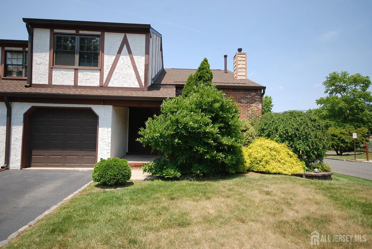 1 Wellington Ct photo 1