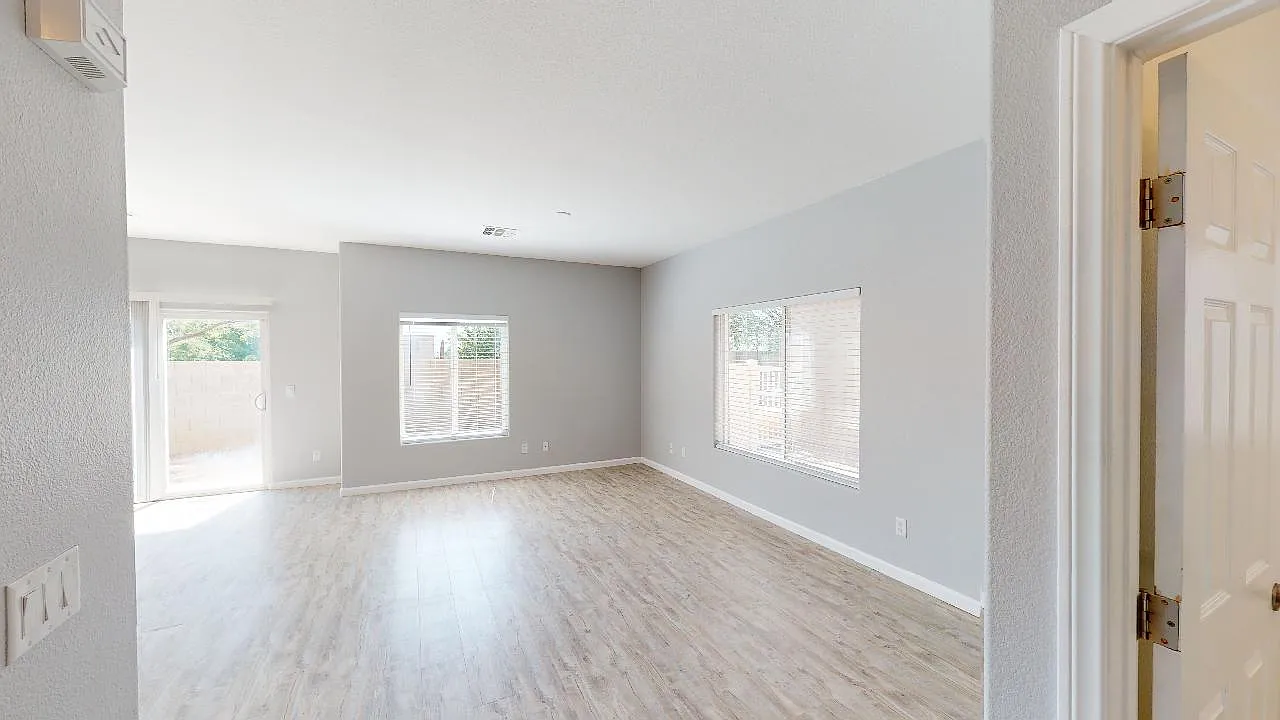 4 bed, 2.5 bath, 1876 sqft, $2,000 — Photo 4