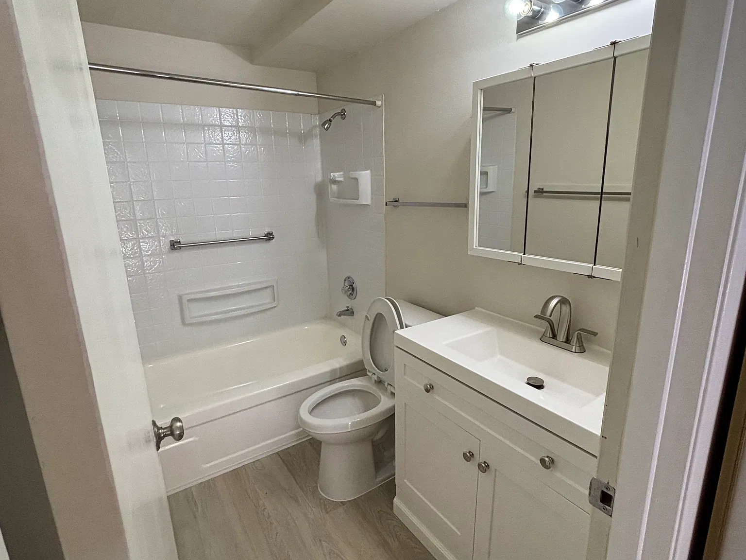 1 bed, 600 sqft, $1,800 — Photo 2