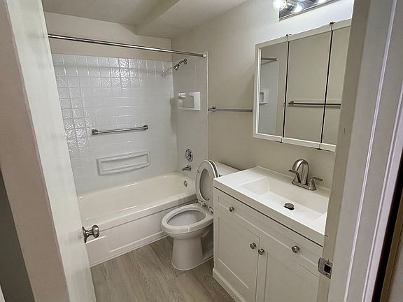 2nd image of 3103 NE 120th St APT A2