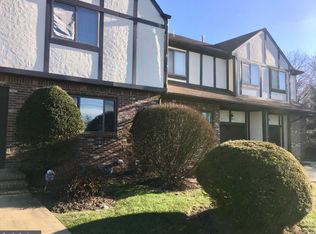 6 Hastings Ct, Ewing, NJ 08628