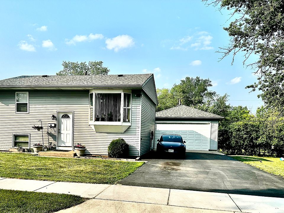 1st image of 604 W Wind Dr
