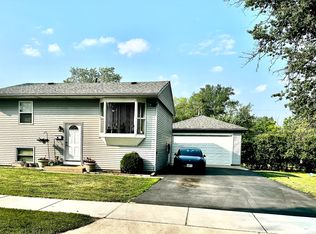 604 W Wind Dr, Carpentersville, IL