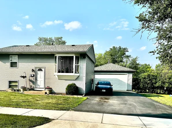 604 W Wind Dr, Carpentersville, IL 60110