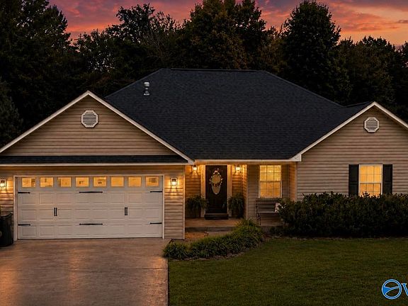 2nd image of 2209 Pond Cir