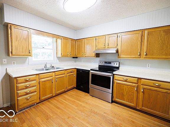 3rd image of 647 Concord Rd