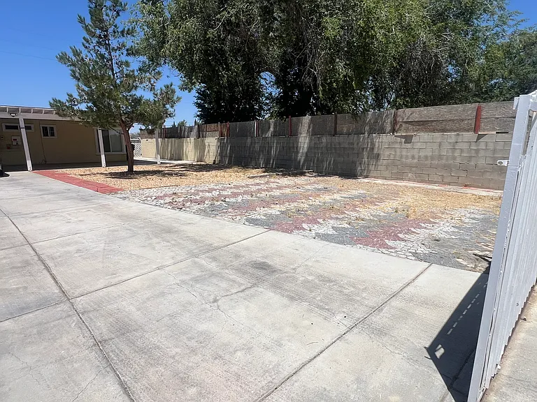 45546 10th St W — Photo 22