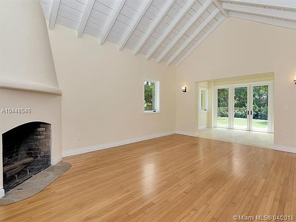 4th image of 672 NE 98th St