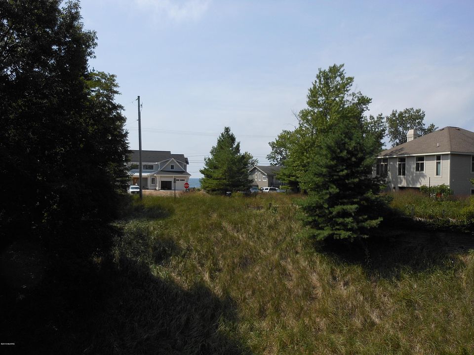 2nd image of 19121 Maiden Ln
