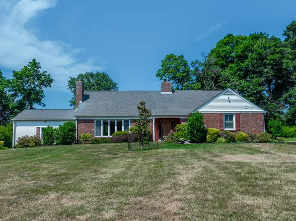 320 Lenape Dr, Berwyn, PA 19312