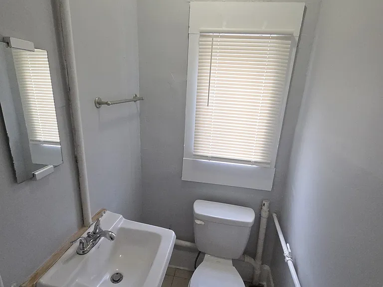1339 Lee St — Photo 9