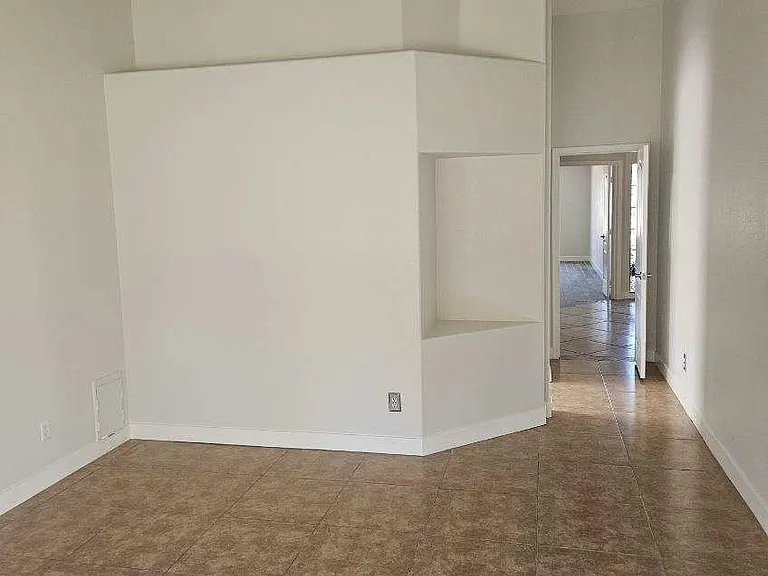 7604 E Downing St — Photo 4