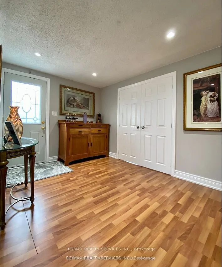 3 bed, $2,500 — Photo 2