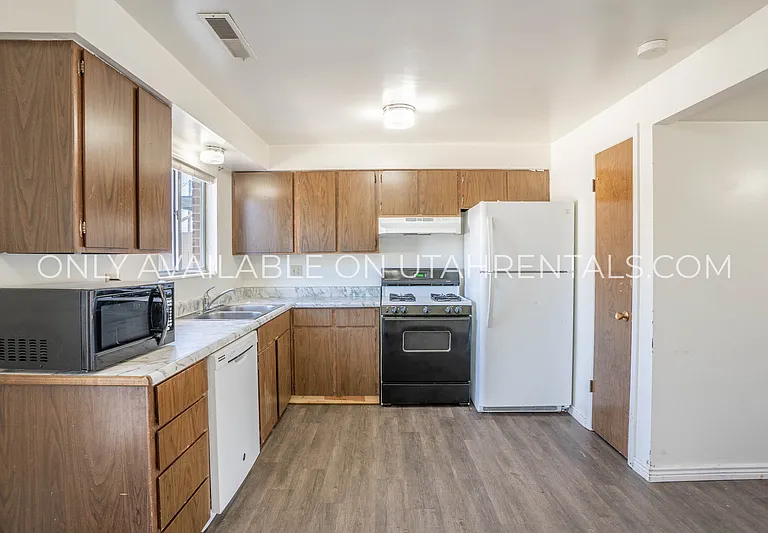 188 W 100th St N #188 — Photo 8