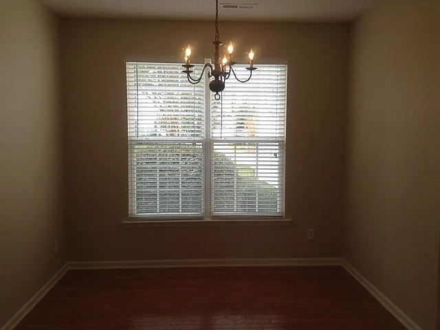 4 bed, 2.0 bath, 1886 sqft, $2,070 — Photo 3