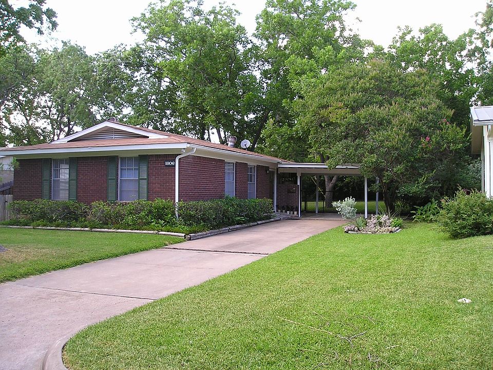 1st image of 1806 Forest Hill Dr