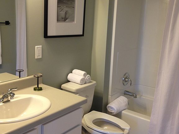 5th image of 306 S 15th St APT 205