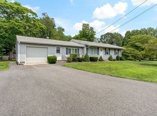12 Bear Hill Rd, Seekonk, MA 02771