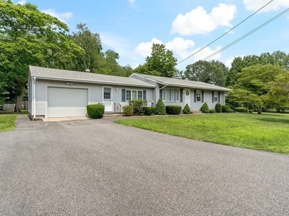 12 Bear Hill Rd, Seekonk, MA 02771