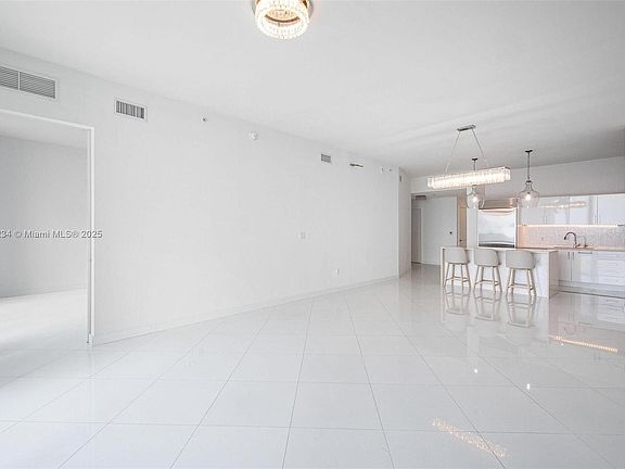 2nd image of 2020 N Bayshore Dr #37003