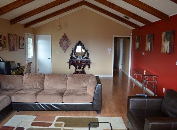 4th image of 696 Floral Ave