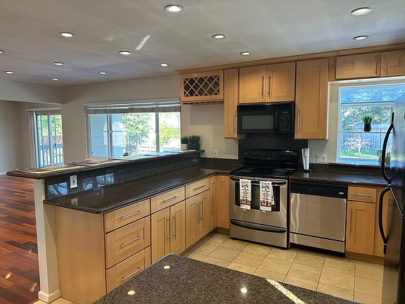 2nd image of 9 Creekside Ct